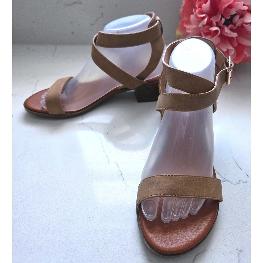 Top Moda Womens Tan Ankle Strap Low Block Heel Sandals Size 8 Gold Buckle